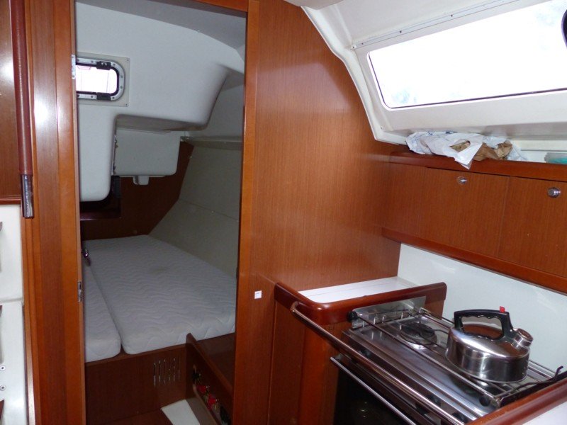 Oceanis 37 -34.jpg